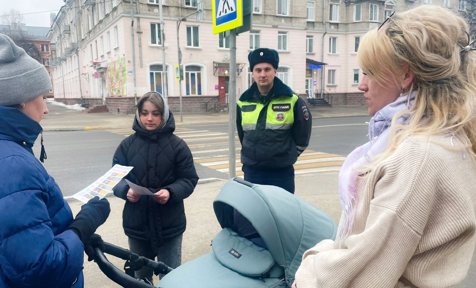 Северская Госавтоинспекция и общественники проводят на дорогах города  профилактические рейды «Пешеход – на переход» | 15.04.2024 | Северск -  БезФормата